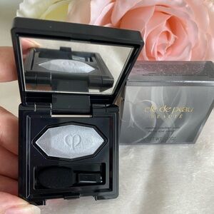 CLE DE PEAU Eye Shadow - Silver # 117